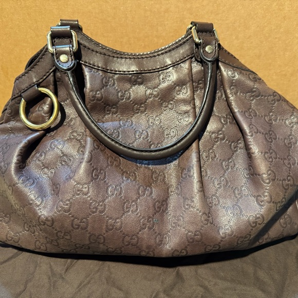 Gucci Sukey Brown Leather Shoulder Bag with Gold Accents - Picture 2 of 16